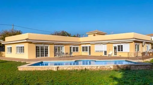 Unique villa in the centre of Santa Ponsa with endless posibilities. Unique villa in the centre of Santa Ponsa with endless posibilities.