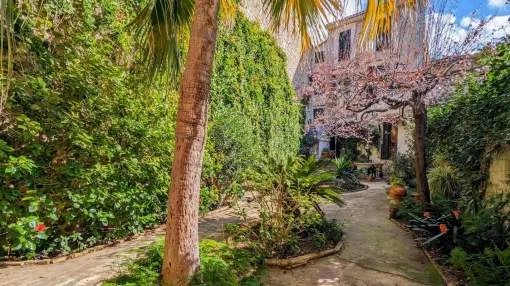 Spacious manor house with garage within walking distance of the main square in Soller