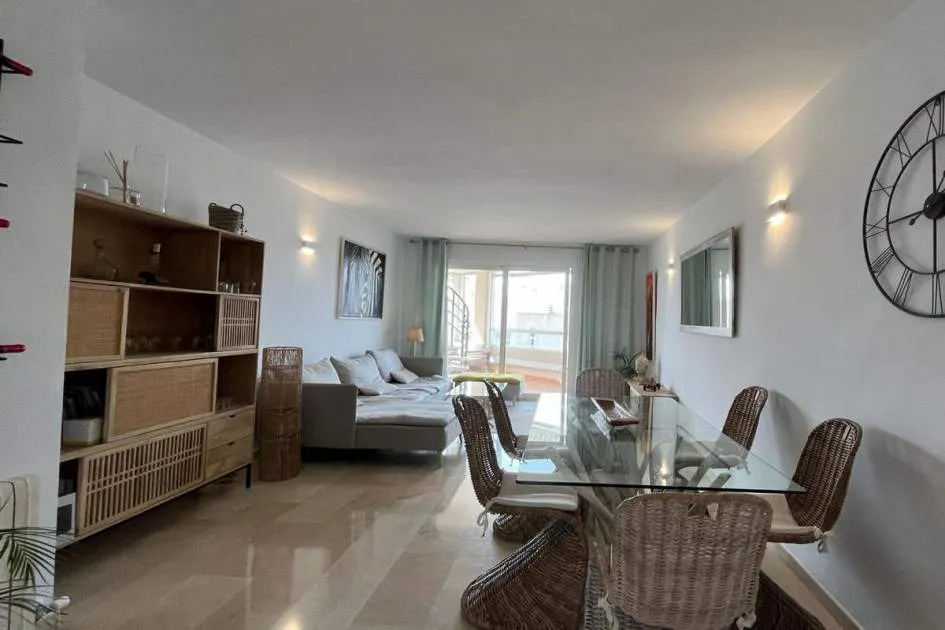 Apartment with sea views and private roof terrace in Bonanova for sale
