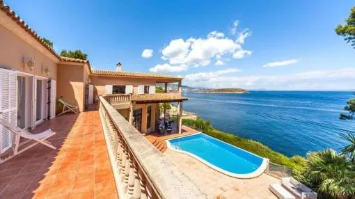Seaside Villa with 5 Bedrooms in Southwest Mallorca. Weekly rentals in summer. Seaside Villa with 5 Bedrooms in Southwest Mallorca. Weekly rentals in summer.