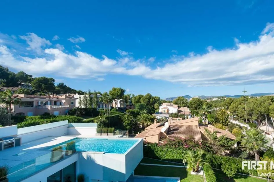 Luxurious sea view villa in Nova Santa Ponsa