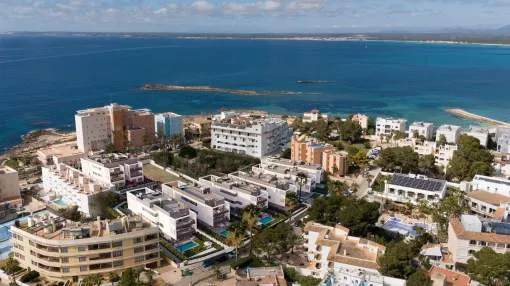 Newly built apartments and maisonettes right by the sea