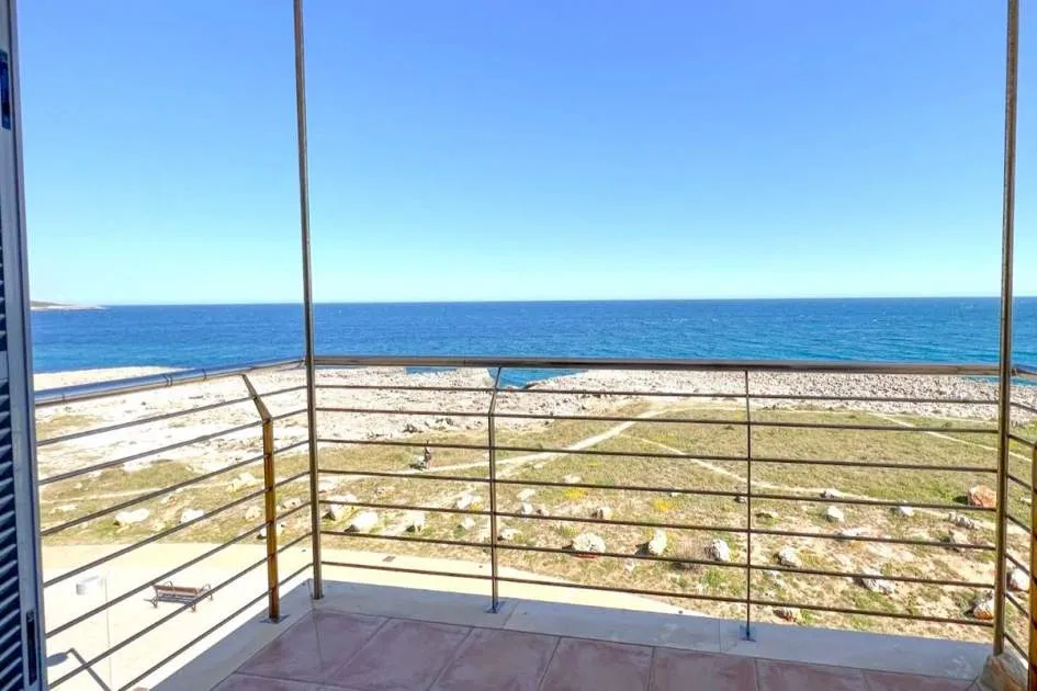 Apartment in first line of sea completely renovated located a few meters from the beach SÍllot