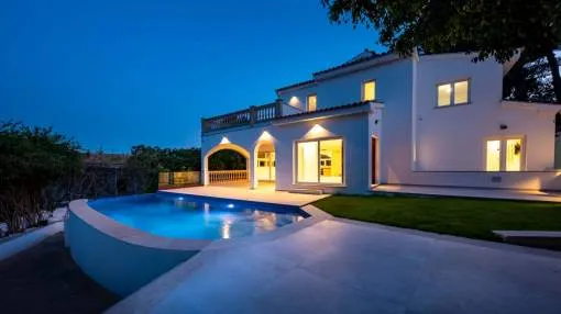 Completely renovated family villa with a beautiful panoramic sea view and private pool