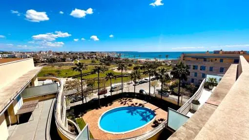 Bright penthouse a stone's throw from the sea. Bright penthouse a stone's throw from the sea.