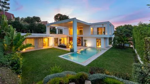 Luxury villa for sale on a large plot with south orientation. Luxury villa for sale on a large plot with south orientation.