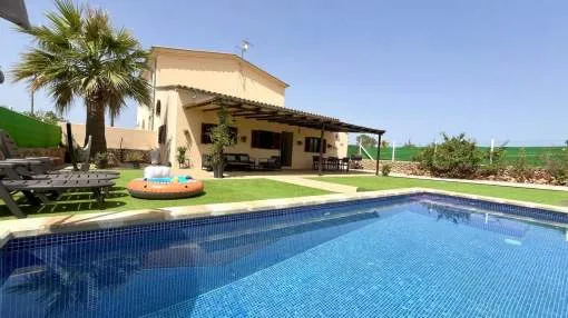Charming Rustic House with Pool near Algaida