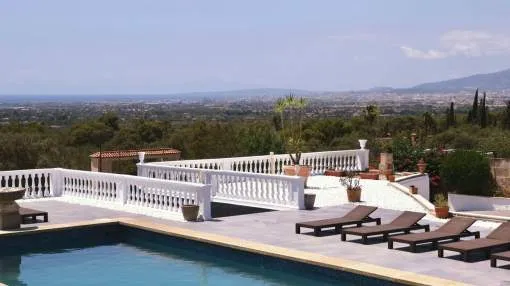 Charming villa with panoramic views over the bay of Palma de Mallorca in Sa Cabaneta Marratxi