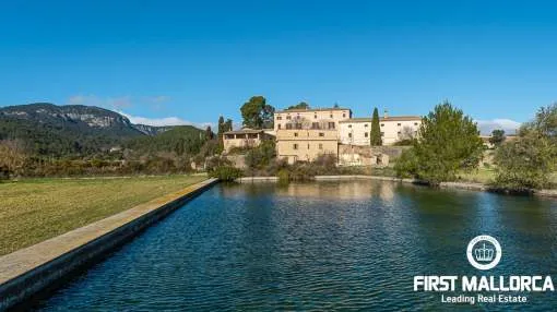 Hidden treasure near charming Establiments