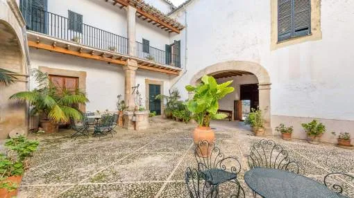 Magnificent manor house in original condition, 10 minutes from Palma Magnificent manor house in original condition, 10 minutes from Palma