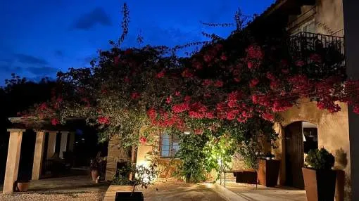 Fantastic villa in a quiet area in between Manacor and Felanitx. Fantastic villa in a quiet area in between Manacor and Felanitx.