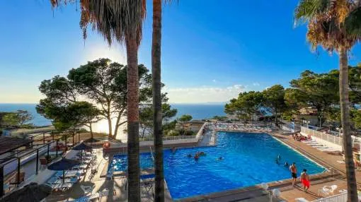 Flat for sale within a holiday resort with magnificent sea views. Flat for sale within a holiday resort with magnificent sea views.