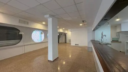 Fantastic commercial Location with Terrace and Bar in te Basement in El Terreno Fantastic commercial Location with Terrace and Bar in te Basement in El Terreno