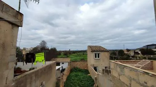 Charming townhouse for renovation in Llucmajor