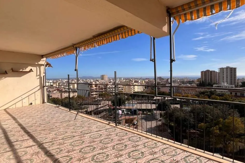 Unique Opportunity in Son Dameto! 195 m² Apartment with Terrace, Panoramic Views, and Parking Space
