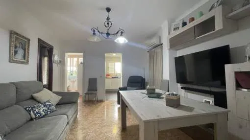 Spacious partially refurbished apartment with plot in the heart of Lloseta Spacious partially refurbished apartment with plot in the heart of Lloseta