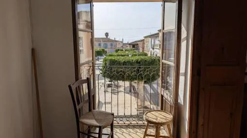 Townhouse with great potential, garage, and garden in Llombards for sale Townhouse with great potential, garage, and garden in Llombards for sale
