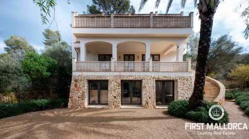 Exclusive villa with holiday license just a few steps from the sea in Cala Llombards Exclusive villa with holiday license just a few steps from the sea in Cala Llombards