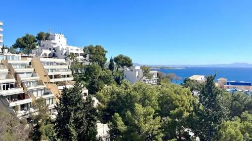 Newly refurbished 2 bedroom 2 bathroom spacious apartment with the front sea view in Illetes ready to move in. Newly refurbished 2 bedroom 2 bathroom spacious apartment with the front sea view in Illetes ready to move in.