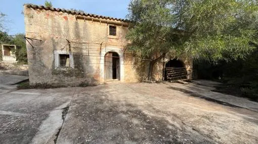 Rustic building plot for sale in Llubí