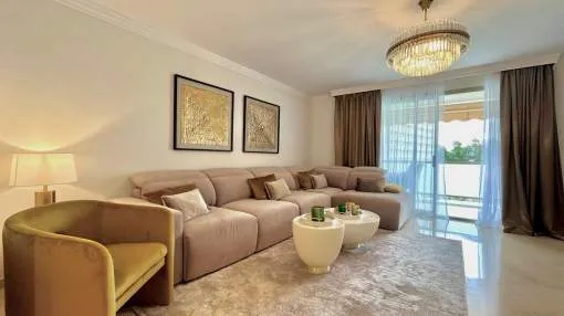 Elegant fully renovated and ready to move into flat only a few minutes away from the beach of Palmanova