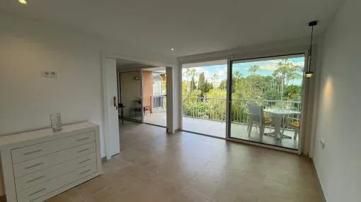 Spacious Apartment with Sea Views in Palmanova