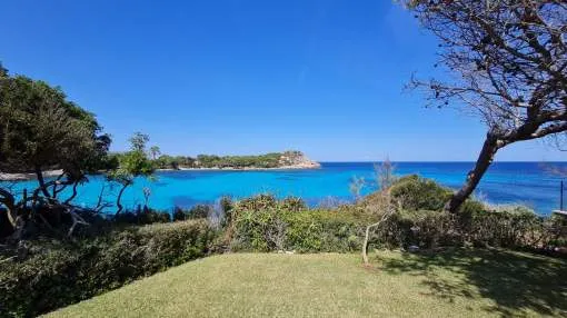 Urban land with project and active license in first sea line in Font de Sa Cala.