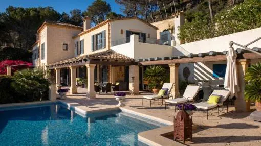 Beautiful finca-style villa with sea views and holiday rental licence Beautiful finca-style villa with sea views and holiday rental licence