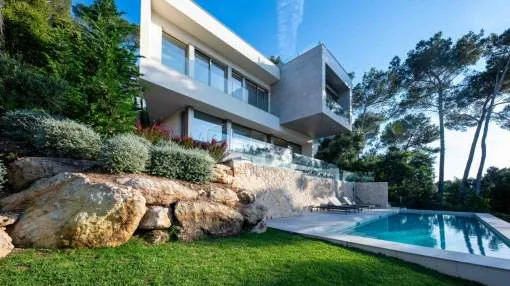 Stunning luxury villa located in Puerto Pollensa that combines modern design, comfort and unparalleled panoramic views. Stunning luxury villa located in Puerto Pollensa that combines modern design, comfort and unparalleled panoramic views.