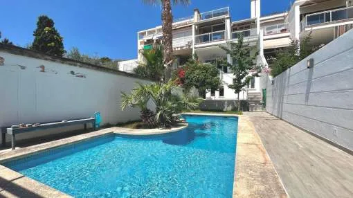 Elegant Townhouse with Garden, Pool & Sea Views in El Terreno, Palma