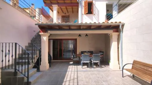 Charming Townhouse in the Heart of Llucmajor with Garage and Lift