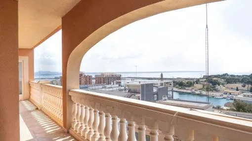 Unbeatable location in Palma: spacious apartment with pool and views, very close to Club de Mar Unbeatable location in Palma: spacious apartment with pool and views, very close to Club de Mar