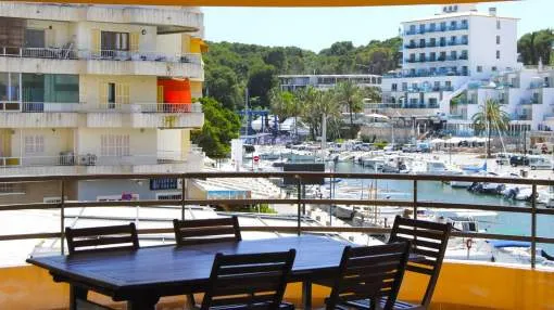 Apartment with sea views, tranquility, and style next to the port of Porto Cristo