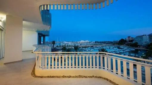 Harbour view apartment located in the marina of Can Barbara, Paseo Marítimo