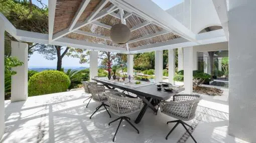 Impressive property with panoramic views in Son Font