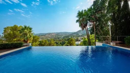 Luxury Villa with Stunning Views over Palma Bay. A Peaceful Family Retreat in Prestigious Son Vida