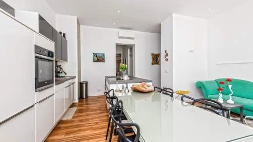 A cozy 2-bedroom apartment just a few steps from the Santa Catalina market for 6-11 months rent