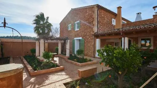 Magnificent luxury estate surrounded by wineyards. Magnificent luxury estate surrounded by wineyards.