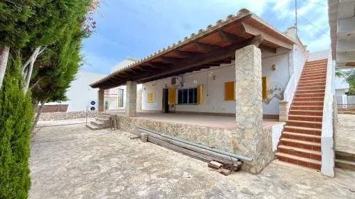 Detached house to renovate near the sea in Cala Llombards