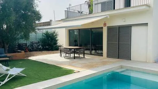 Newly built house, steps away from the sea in S’Estanyol