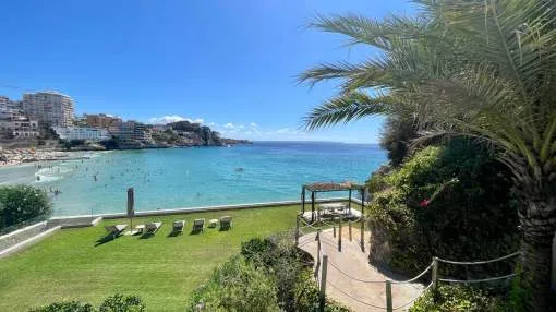 Exclusive apartment with direct sea access in a luxury residential complex to rent in Cala Major