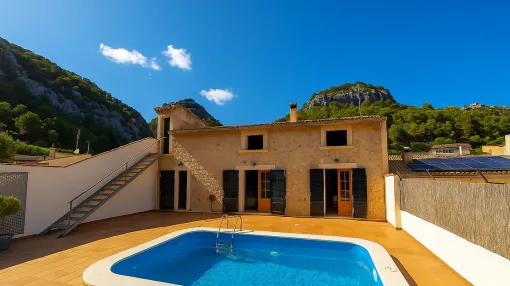 Open-plan flat with private pool in the jungle