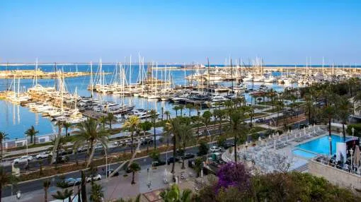 Spectacular Renovated Apartment with four Bedrooms and Panoramic Views over the Paseo Marítimo