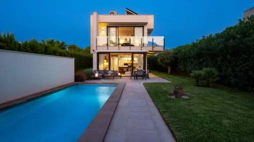 Fantastic villa with sea views and large pool