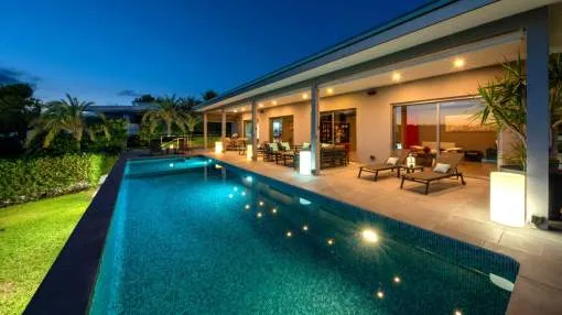 Charming villa with unique décor, set in a peaceful and natural environment in Cala Vinyes.