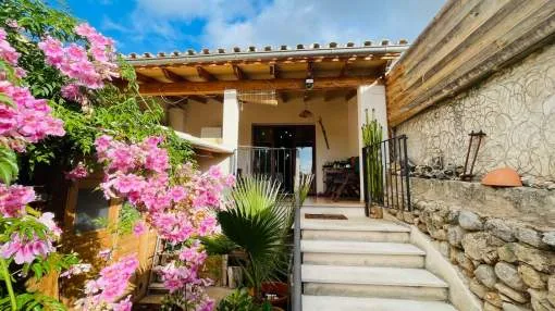 Cosy Village House in Búger with Patio Garden, Terrace and Private Parking