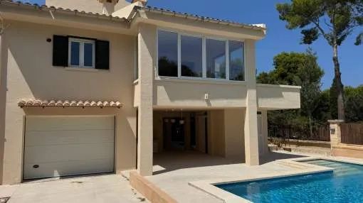 Spacious, recently renovated 4-bedroom villa with pool and garage in Bonaire, Alcudia