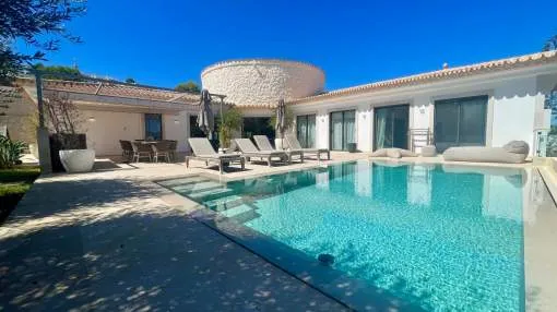 Exclusive villa with guest apartment and pool for sale in Santa Ponsa