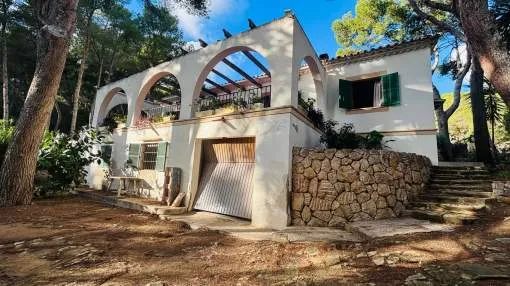 Independent two‑storey house with great potential