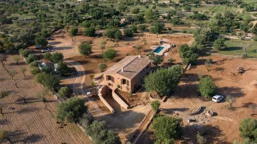 An elegant Majorcan finca located in Alaró, 20 minutes from Palma city centre.